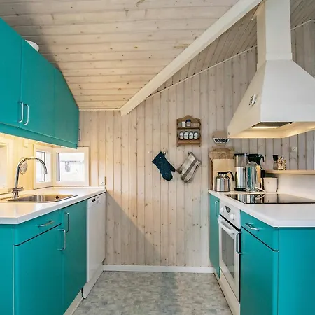 6 Person In Ebberup * Helnæs By